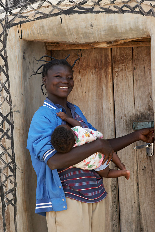 220   Woman of the Gurunsi (Kassena) tribe 